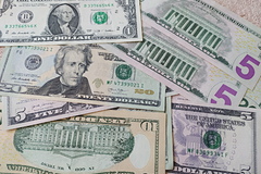Экономист раскрыл условия падения курса доллара ниже 50 рублей