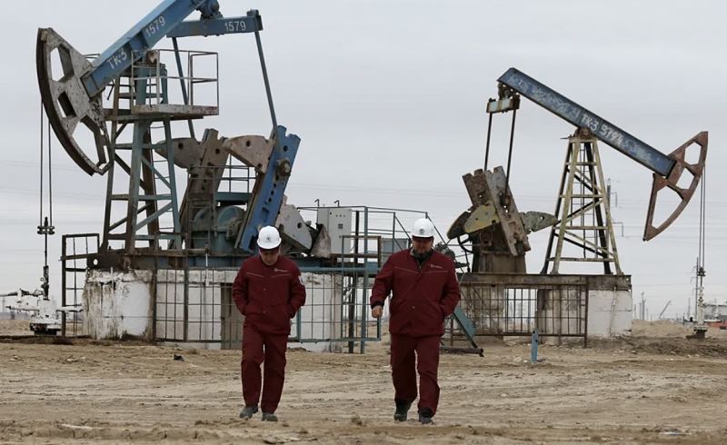 Reuters: Казахстан намерен продавать часть своей нефти через Азербайджан в обход России