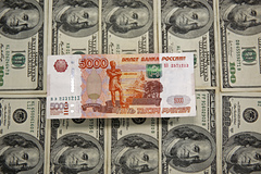 Россиянам рассказали о возможном падении курса рубля осенью